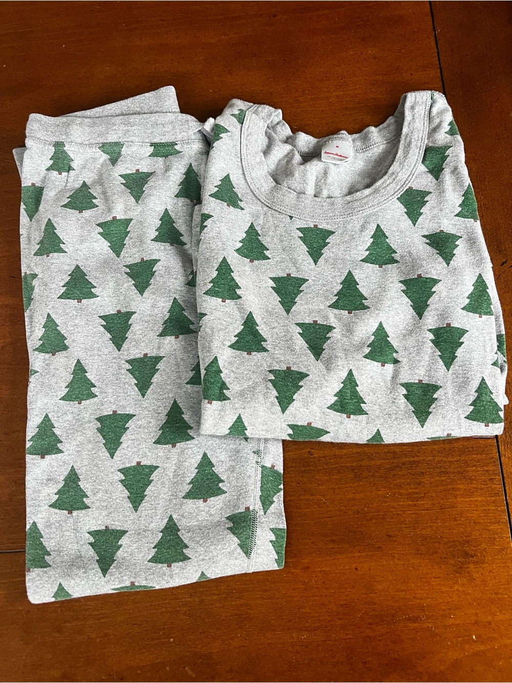 Hanna Andersson Women’s Gray Pajama Set with Green Tree Print